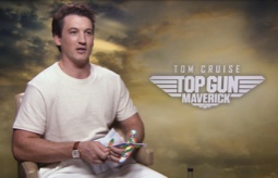 Miles Teller and Joseph Kosinski face off in our Top Gun airplane challenge